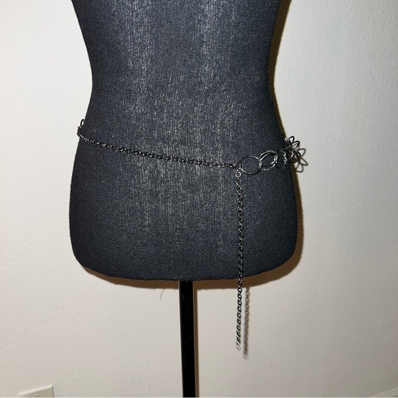 Women’s 3-D Orbital Lightweight Necklace Chainlink Belt Gun Metal Gray main image 6